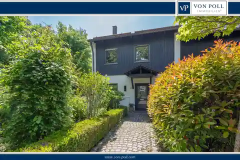 Tastefully Renovated and Refurbished Residence