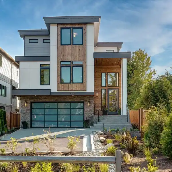 LUXURIOUS NEW HOME WITH TIMELESS ELEGANCE