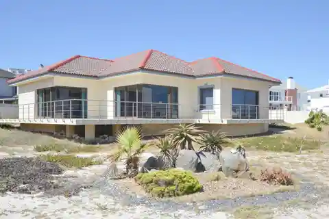 Exceptional Property in the Heart of Pearl Bay
