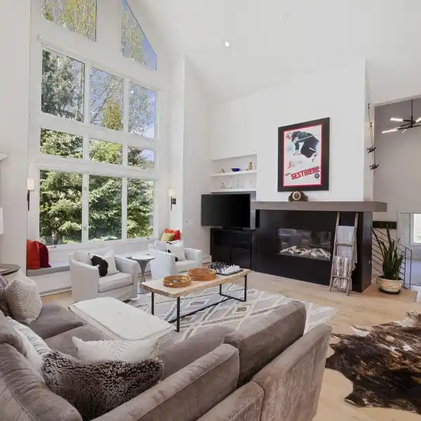 MODERN LUXURY MEETS MOUNTAIN LIVING