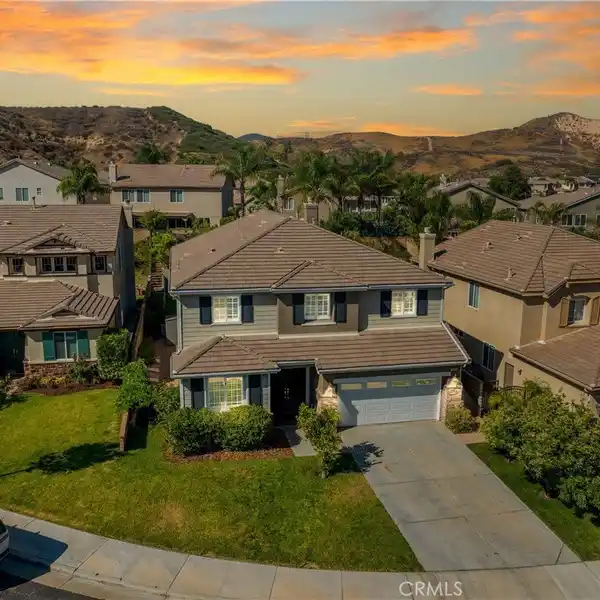 BEAUTIFULLY MAINTAINED HOME ON A QUIET CUL-DE-SAC