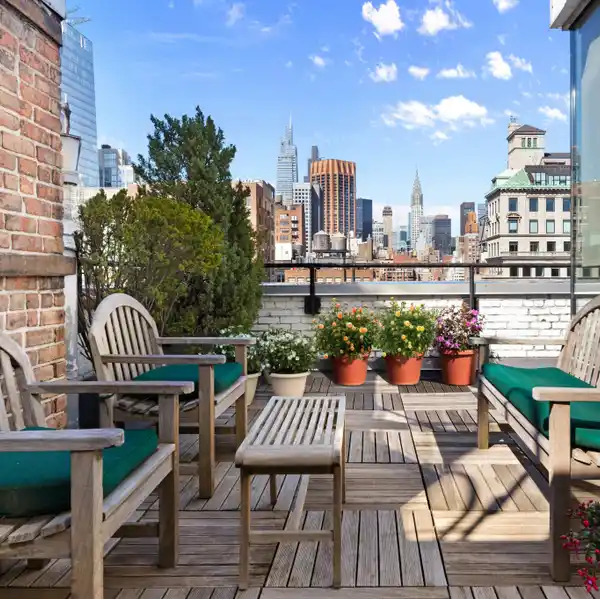 SPRAWLING PENTHOUSE LOFT