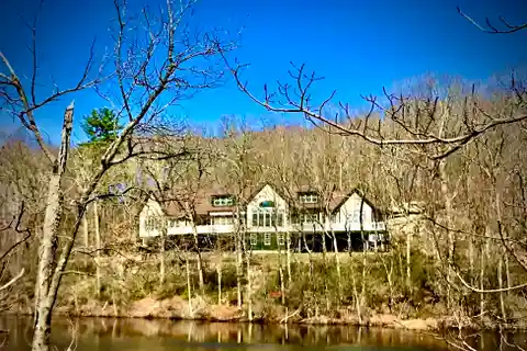Private Retreat Surrounded by Protected Forest