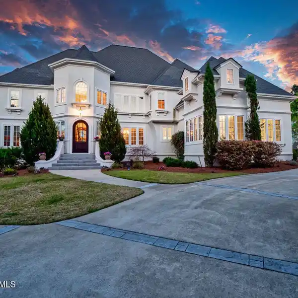 LOVELY LAKEFRONT LANDFALL SANCTUARY