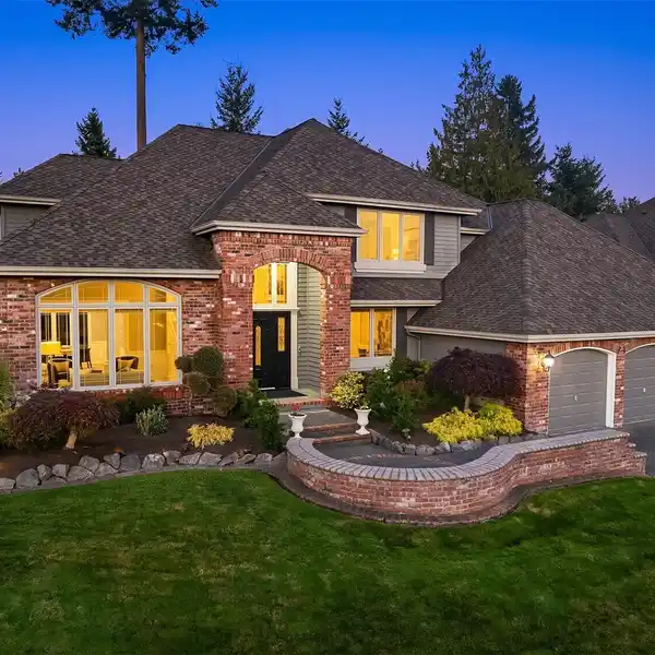 URBAN OASIS IN COVETED HARBOUR POINTE
