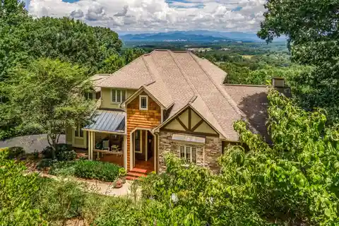 Beautiful Home with Breathtaking Mountain Views