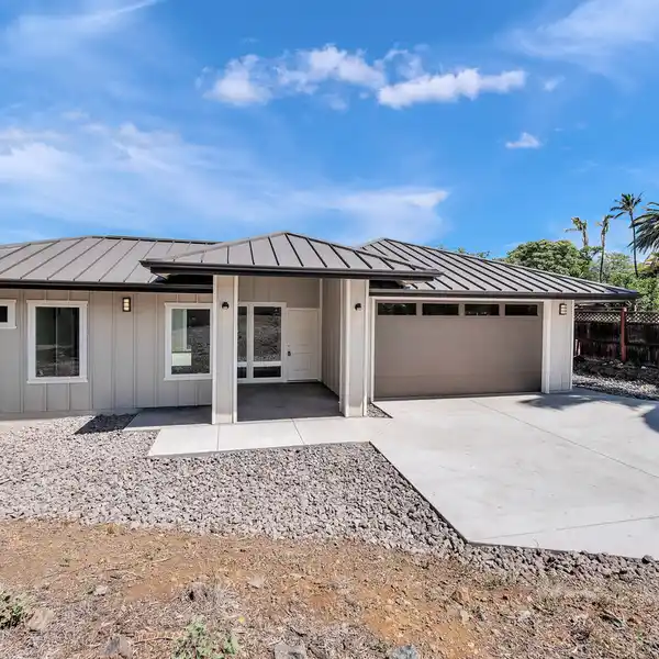 BEAUTIFUL BRAND-NEW SINGLE-LEVEL HOME