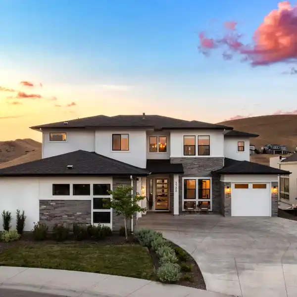 ARCHITECTURAL ELEGANCE MEETS NATURE