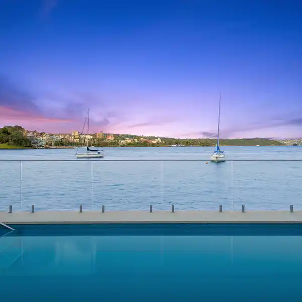 EXPANSIVE WATERFRONT APARTMENT