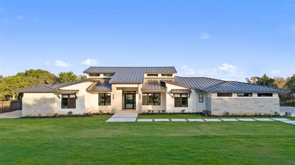 Perfect Blend of Hill Country Charm and Modern Amenities