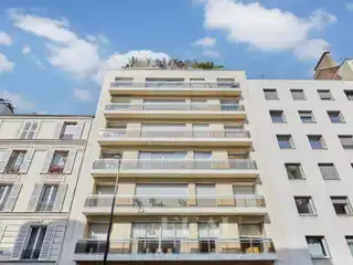 Peaceful, Sunny Apartment in Modern Building