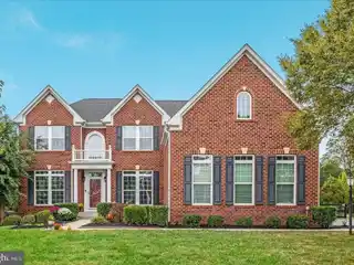 Expansive Elegance with Designer Kitchen Appeal