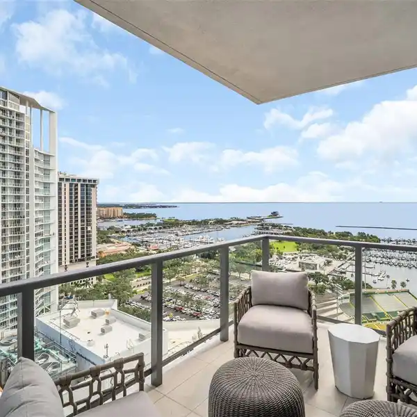 THE EPITOME OF ELEVATED CITY LIVING