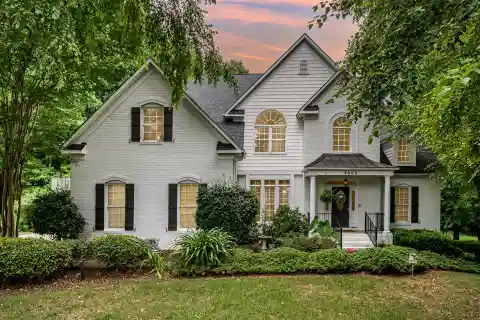 Beautiful Windsor Forest Cul-De-Sac Home