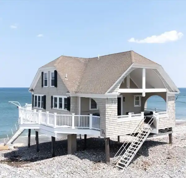 THOUGHTFULLY DESIGNED COASTAL RETREAT