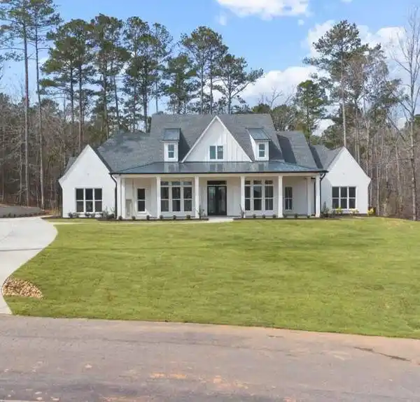 EXCLUSIVE LUXURY LIVING IN BEAUTIFUL HARBOR CLUB