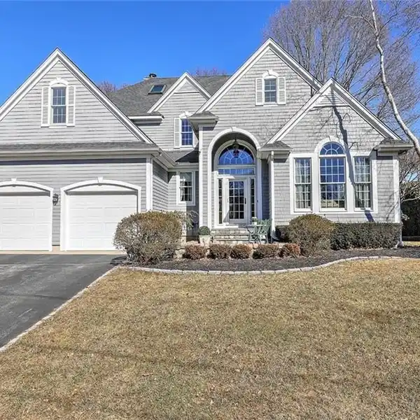 FABULOUS CUSTOM WATERFRONT HOME