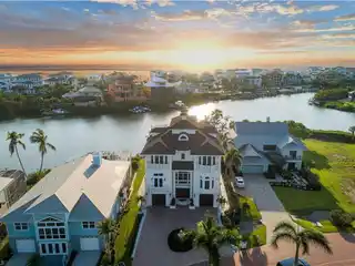 Beautiful Bay-View Home in Barefoot Beach
