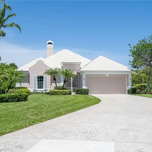 BERMUDA-INSPIRED LUXURY WITH MODERN ELEGANCE AND CUSTOM DETAILS