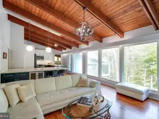 Frank Lloyd Wright-inspired Sanctuary