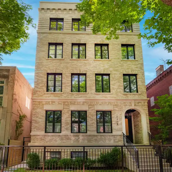 STUNNING LINCOLN PARK PENTHOUSE