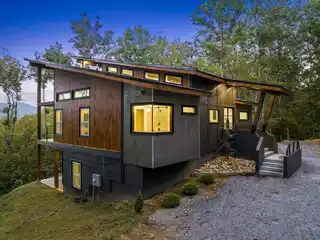 Modern Mountain Luxury Home with Long-Range Views