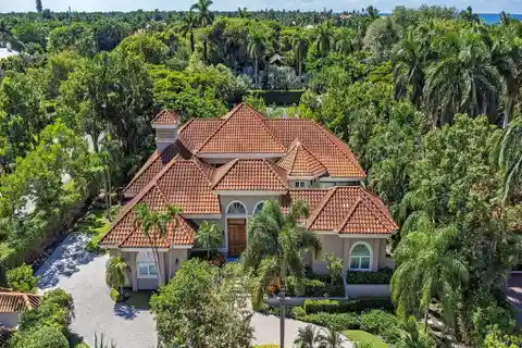 Meticulously Maintained Custom Home in Gordon Drive Estates