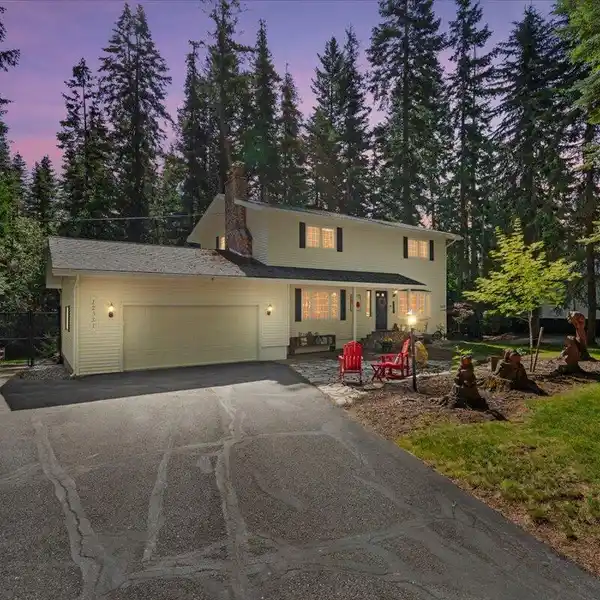 CHARMING FARMHOUSE ON PRIVATE 2+ ACRE HAVEN