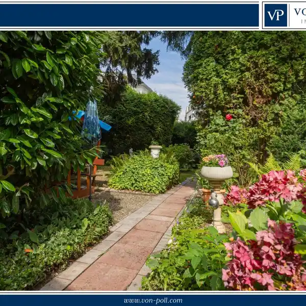 TOWNHOUSE WITH BEAUTIFUL GARDEN IN POPULAR LOCATION