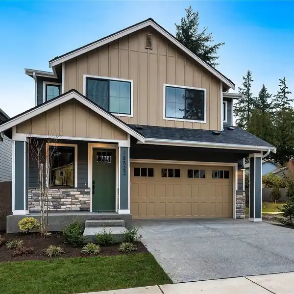 MODERN FARMHOUSE IN COYOTE RIDGE
