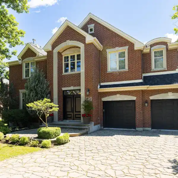 MAGNIFICENT PROPERTY IN THE SHERWOOD SECTION