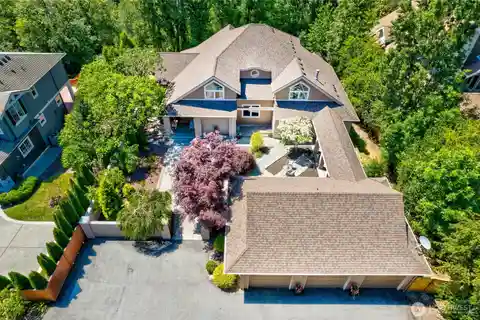 Private Bellevue Retreat with Accessory Unit