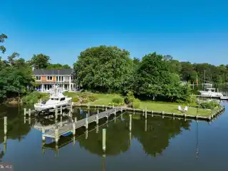 Nantucket-Style Coastal Home with Spectacular Water Views