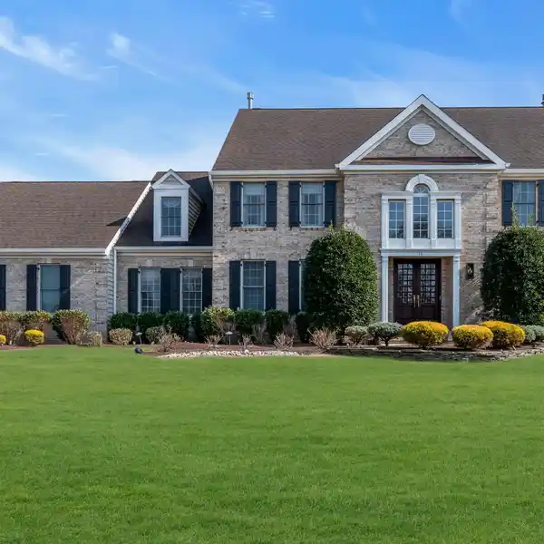 ELEGANT CUSTOM COLONIAL HOME IN IDEAL WILLOWBROOK COMMUNITY