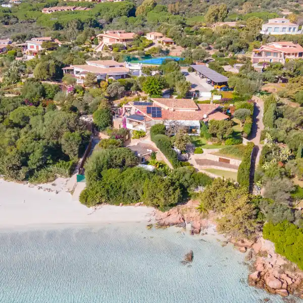BEACHFRONT ROW HOUSE IN PORTO ISTANA