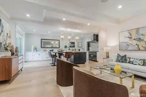 Spectacular Nob Hill Flat