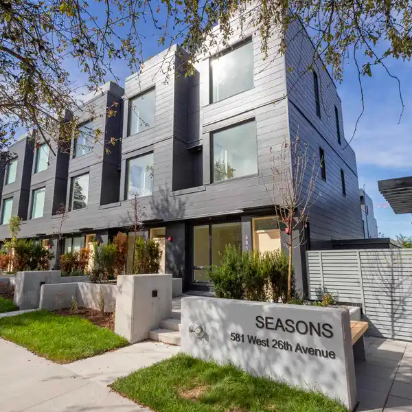STYLISH TOWNHOME WITH HOT TUB-READY ROOFTOP DECK