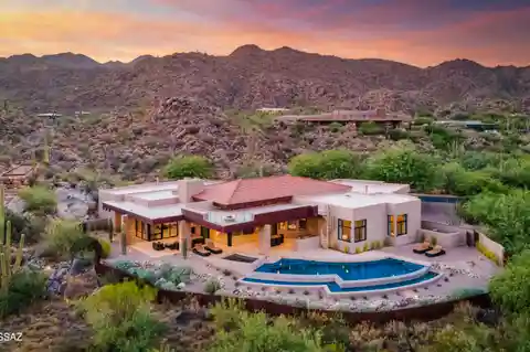 Desert Modernism with Panoramic Mountain Vistas