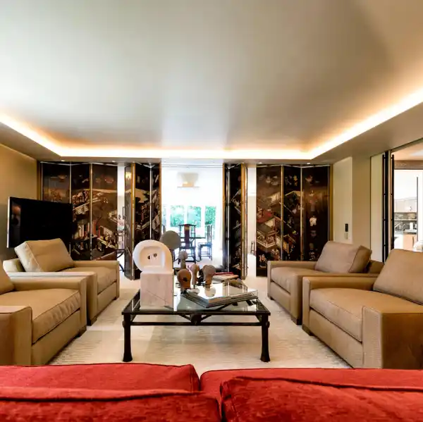 EXCEPTIONAL APARTMENT IN PRESTIGIOUS CHAMPEL