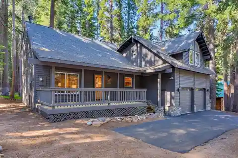 Beautifully Crafted Tahoe Donner Cabin