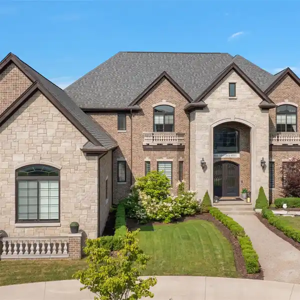 SAPPHIRE-BUILT STUNNER WITH GRAND INTERIORS