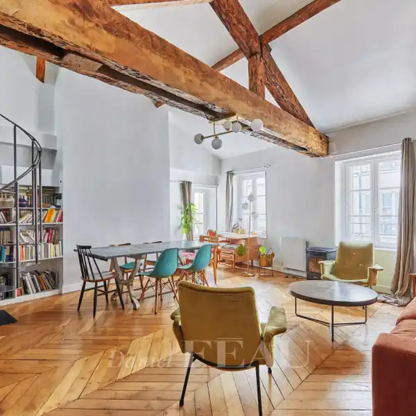 SPLIT-LEVEL APARTMENT IN AN AMAZING PARIS LOCATION