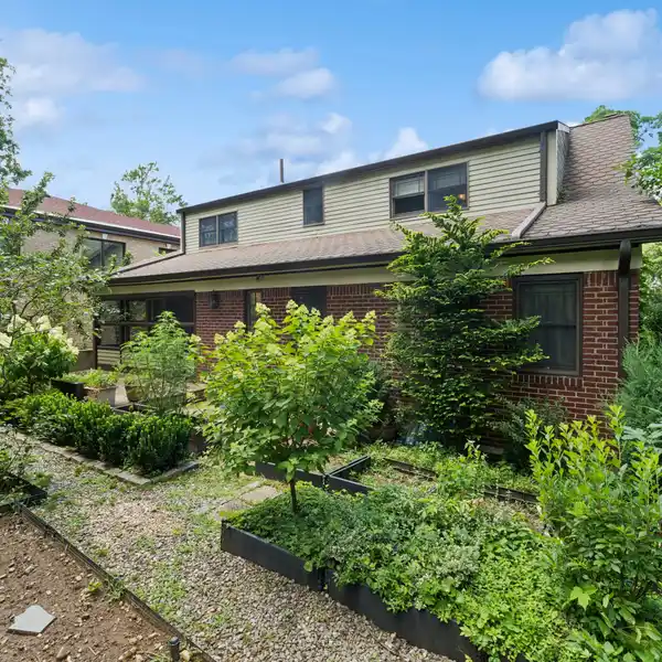 ELEGANT HOME NEAR MANHATTAN AWAITS REVIVAL