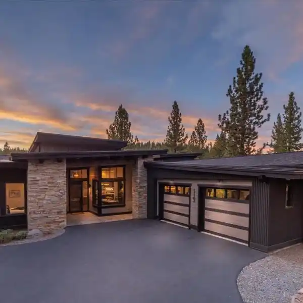 RARE SINGLE STORY CUSTOM DESIGNED RETREAT