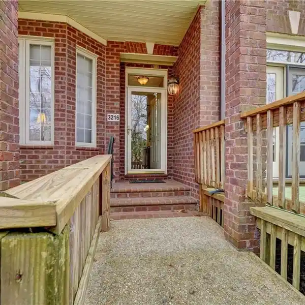 STUNNING THREE-BEDROOM HOME