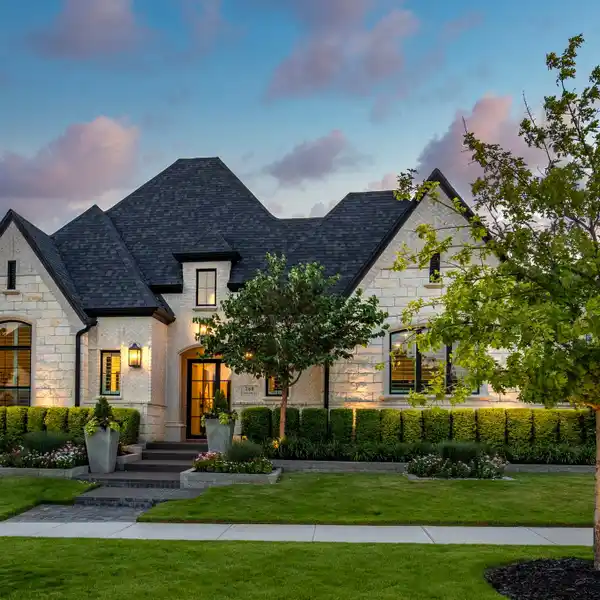 HUNTINGTON HOME IN SOUGHT-AFTER WINDSONG