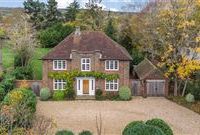 STYLISHLY APPOINTED HOME IN PRIME SOUTH FARNHAM