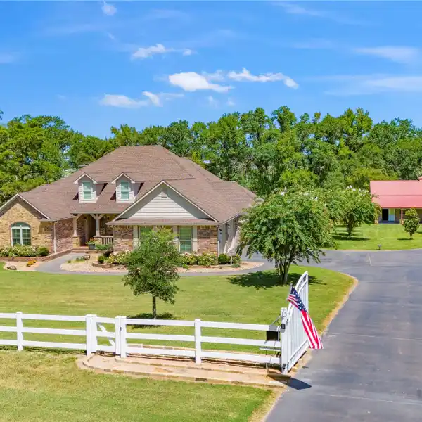 TRANQUIL COUNTRY LIVING ON 18 ACRES IN STALLION LAKE RANCH