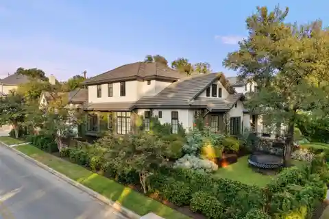 Stunning Modern Home in the Heart of Tarrytown