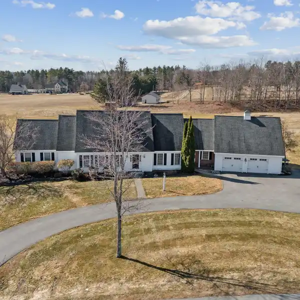 EXTRAORDINARY RESIDENCE WITHIN FALMOUTH COUNTRY CLUB